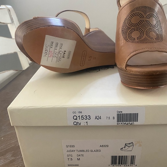 COACH heels New in Box - Picture 2 of 7